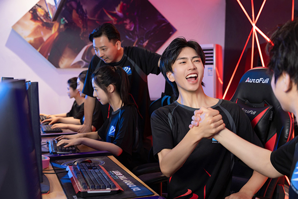 1760432459135253.jpg 5E9A0636-热血青春3.jpg