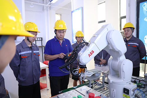 技校学什么技术比较好？这 3个方向让你逆袭人生